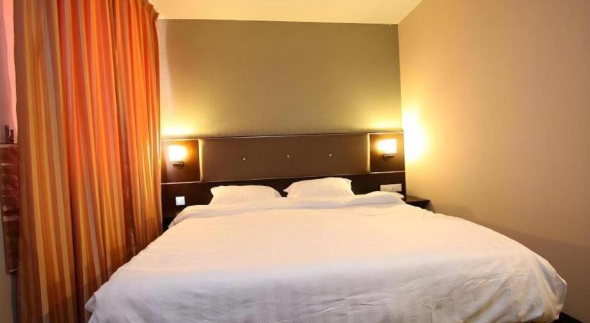 1 City Hotel 亞庇 外观 照片