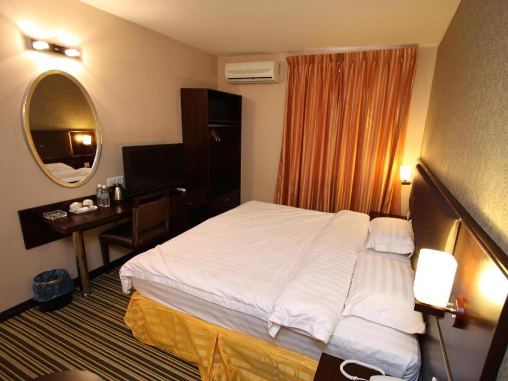 1 City Hotel 亞庇 外观 照片