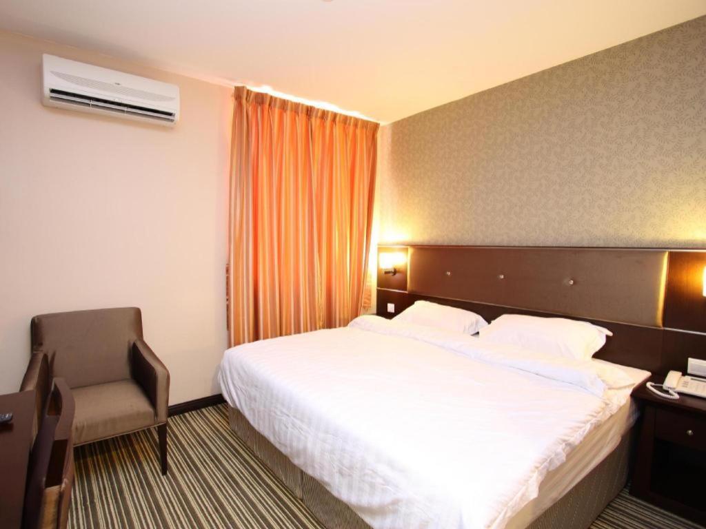 1 City Hotel 亞庇 外观 照片
