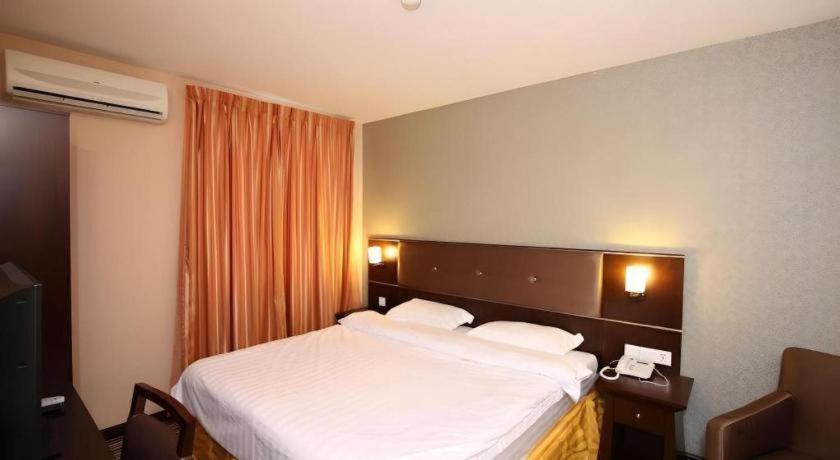 1 City Hotel 亞庇 外观 照片